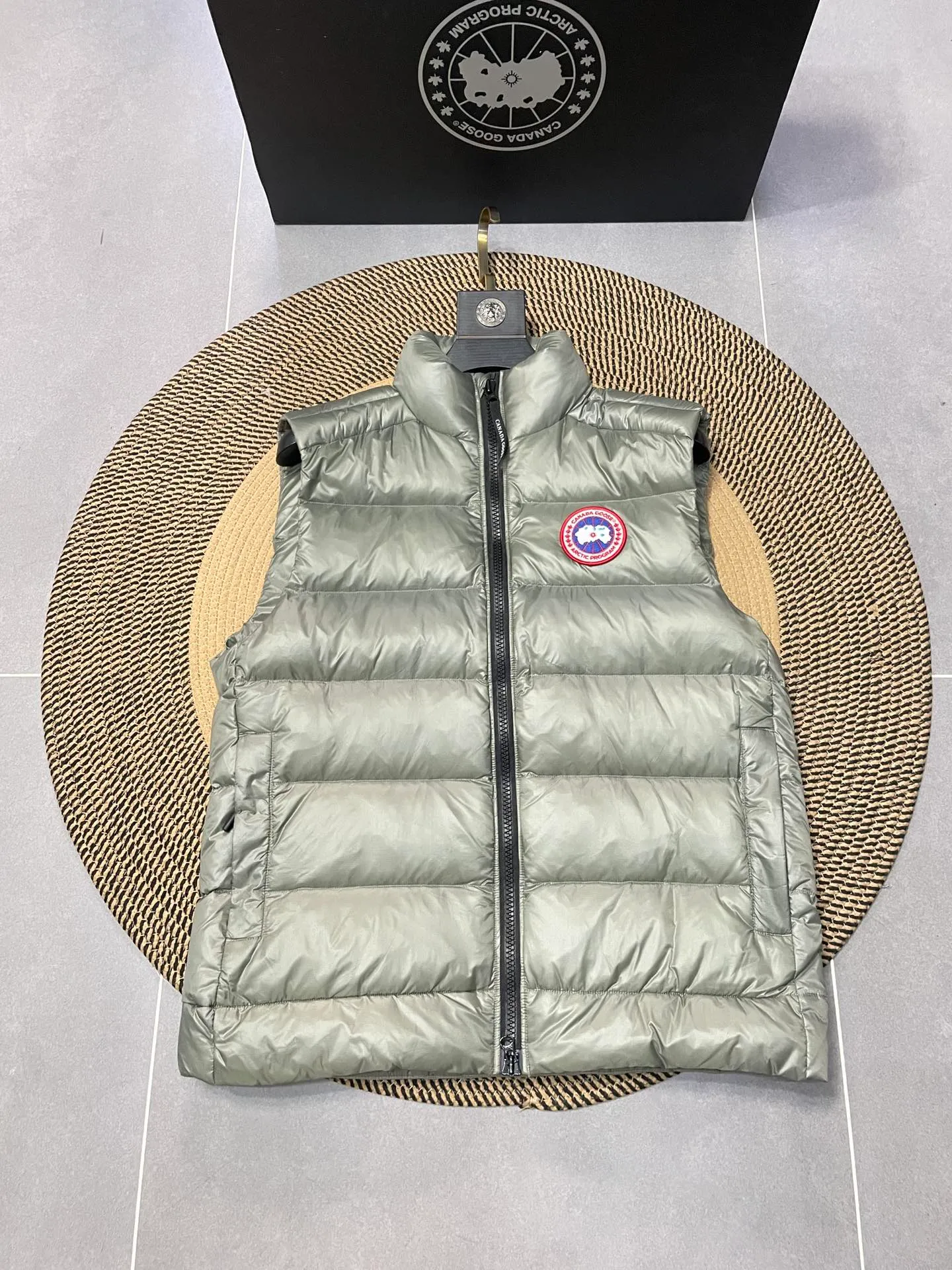 P560 Canadian brand CanadaGoose men's and women's CROFTON lightweight down vest 2229M DWR water-repellent treatment WindWall windproof fabric 700 fleece filling original mold opening details one to one production The upper body effect is stunning Exclusively available on the Xiaohongshu purchasing platform The highest version on the market Size: XS S M L XL XXL
